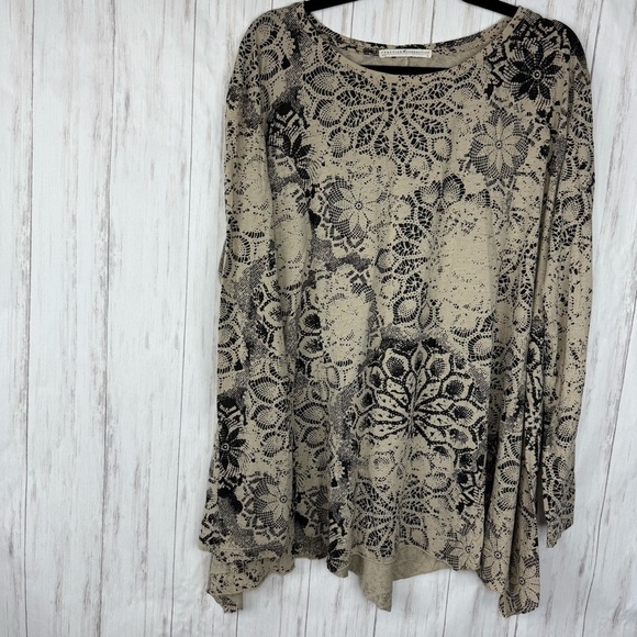 Peruvian Connection XL taupe Floral Lace Pattern Top - Picture 3 of 7